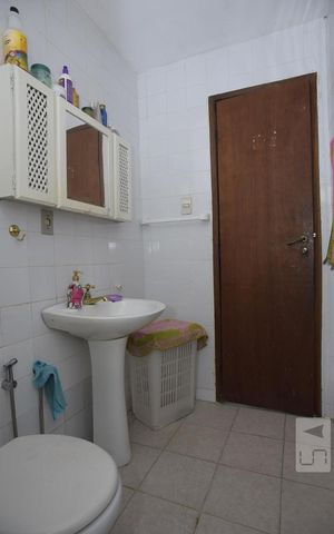 Casa à venda com 504m², 6 quartos e 2 vagasBanheiro da casa de Hospede