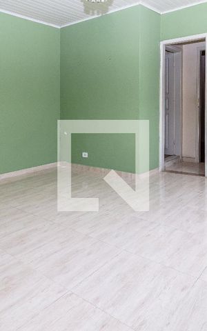Casa à venda com 200m², 2 quartos e 6 vagas Casa à venda com 200m², 2 quartos e 6 vagasSala