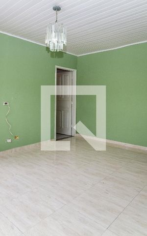 Casa à venda com 200m², 2 quartos e 6 vagas Casa à venda com 200m², 2 quartos e 6 vagasSala