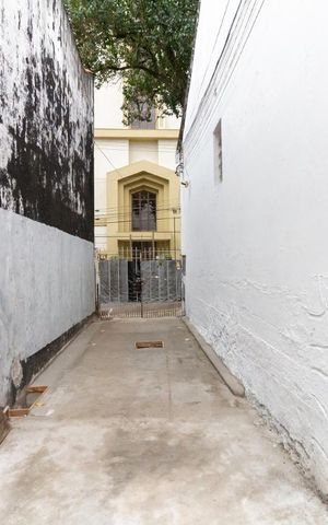Casa à venda com 500m², 4 quartos e 7 vagasEntrada lateral