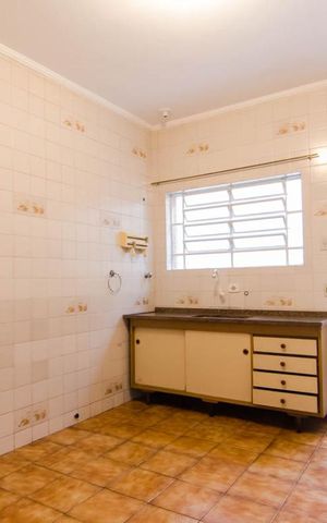 Casa à venda com 250m², 4 quartos e 2 vagas Casa à venda com 250m², 4 quartos e 2 vagasCozinha 1