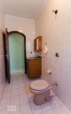 Casa à venda com 250m², 4 quartos e 2 vagas Casa à venda com 250m², 4 quartos e 2 vagasBanheiro 2