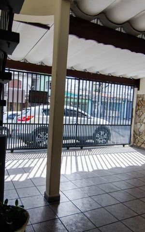 Casa à venda com 250m², 4 quartos e 2 vagas Casa à venda com 250m², 4 quartos e 2 vagasGaragem