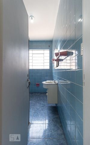 Casa à venda com 117m², 2 quartos e 2 vagas Casa à venda com 117m², 2 quartos e 2 vagasBanheiro