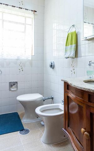 Casa à venda com 179m², 3 quartos e 3 vagasBanheiro