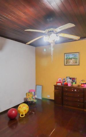 Casa à venda com 250m², 3 quartos e 8 vagas Casa à venda com 250m², 3 quartos e 8 vagasDormitório 1