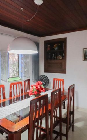 Casa à venda com 250m², 3 quartos e 8 vagas Casa à venda com 250m², 3 quartos e 8 vagasSala de Jantar