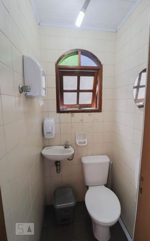 Casa à venda com 250m², 3 quartos e 8 vagas Casa à venda com 250m², 3 quartos e 8 vagasLavabo
