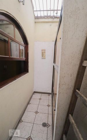 Casa à venda com 250m², 3 quartos e 8 vagas Casa à venda com 250m², 3 quartos e 8 vagasJardim de inverno