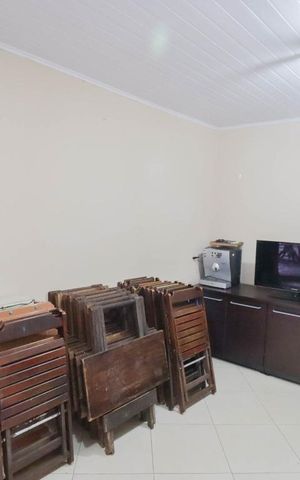 Casa à venda com 250m², 3 quartos e 8 vagas Casa à venda com 250m², 3 quartos e 8 vagasEscritório