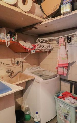 Casa à venda com 250m², 3 quartos e 8 vagas Casa à venda com 250m², 3 quartos e 8 vagasÁrea de Serviço