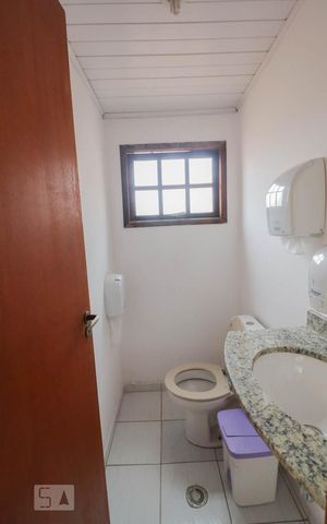 Casa à venda com 250m², 3 quartos e 8 vagas Casa à venda com 250m², 3 quartos e 8 vagasLavabo