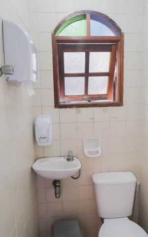 Casa à venda com 250m², 3 quartos e 8 vagas Casa à venda com 250m², 3 quartos e 8 vagasLavabo