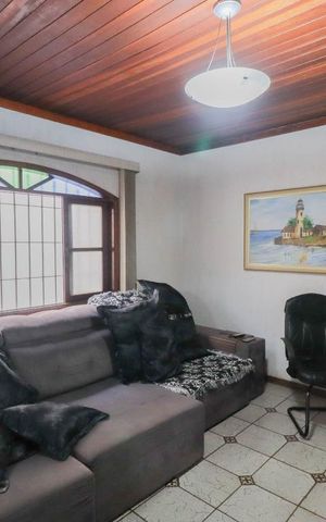 Casa à venda com 250m², 3 quartos e 8 vagas Casa à venda com 250m², 3 quartos e 8 vagasSala de Estar