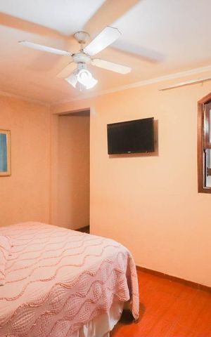 Casa à venda com 250m², 3 quartos e 8 vagas Casa à venda com 250m², 3 quartos e 8 vagasSuíte