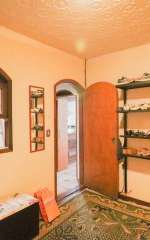 Casa à venda com 250m², 3 quartos e 8 vagas Casa à venda com 250m², 3 quartos e 8 vagasDormitório 2
