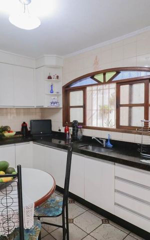 Casa à venda com 250m², 3 quartos e 8 vagas Casa à venda com 250m², 3 quartos e 8 vagasCozinha
