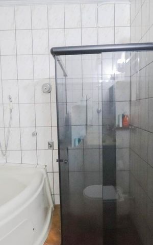 Casa à venda com 250m², 3 quartos e 8 vagas Casa à venda com 250m², 3 quartos e 8 vagasBanheiro da Suíte