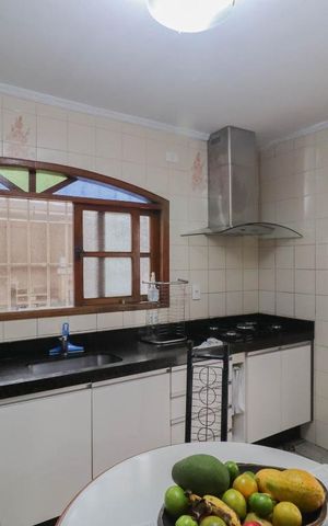 Casa à venda com 250m², 3 quartos e 8 vagas Casa à venda com 250m², 3 quartos e 8 vagasCozinha