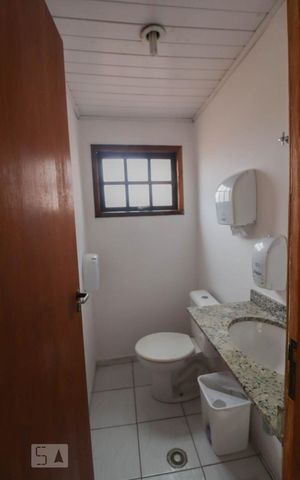 Casa à venda com 250m², 3 quartos e 8 vagas Casa à venda com 250m², 3 quartos e 8 vagasLavabo