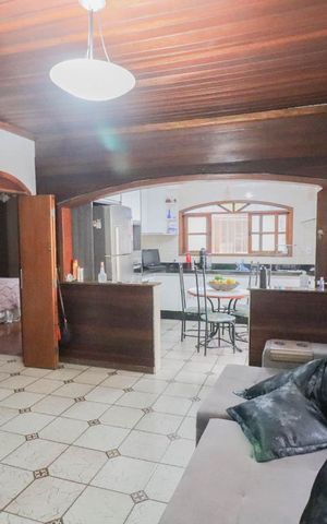 Casa à venda com 250m², 3 quartos e 8 vagas Casa à venda com 250m², 3 quartos e 8 vagasSala de Estar