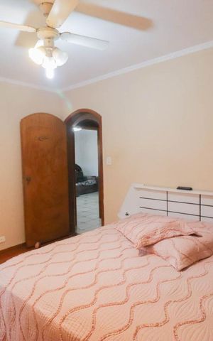 Casa à venda com 250m², 3 quartos e 8 vagas Casa à venda com 250m², 3 quartos e 8 vagasSuíte