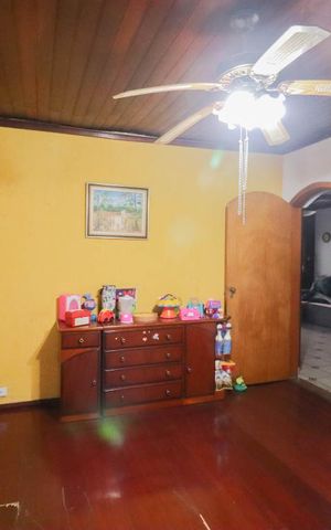 Casa à venda com 250m², 3 quartos e 8 vagas Casa à venda com 250m², 3 quartos e 8 vagasDormitório 1