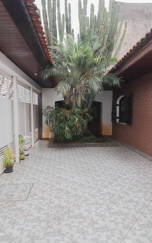Casa à venda com 250m², 3 quartos e 8 vagas Casa à venda com 250m², 3 quartos e 8 vagasGaragem