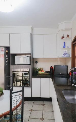 Casa à venda com 250m², 3 quartos e 8 vagas Casa à venda com 250m², 3 quartos e 8 vagasCozinha