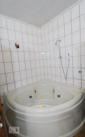 Casa à venda com 250m², 3 quartos e 8 vagas Casa à venda com 250m², 3 quartos e 8 vagasBanheiro da Suíte