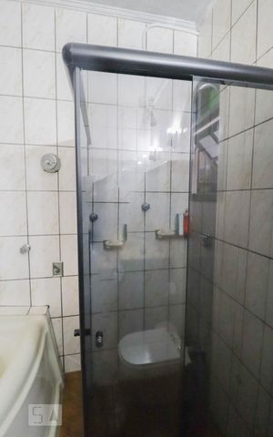 Casa à venda com 250m², 3 quartos e 8 vagas Casa à venda com 250m², 3 quartos e 8 vagasBanheiro da Suíte