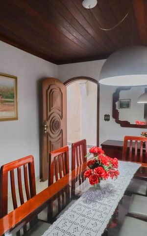 Casa à venda com 250m², 3 quartos e 8 vagas Casa à venda com 250m², 3 quartos e 8 vagasSala de Jantar