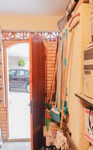 Casa à venda com 250m², 3 quartos e 8 vagas Casa à venda com 250m², 3 quartos e 8 vagasÁrea de Serviço
