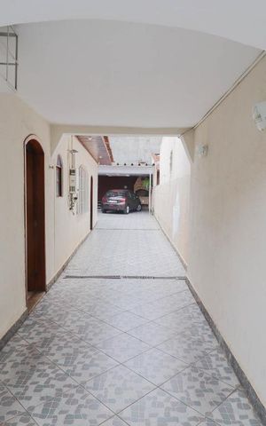 Casa à venda com 250m², 3 quartos e 8 vagas Casa à venda com 250m², 3 quartos e 8 vagasGaragem