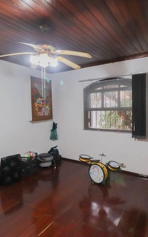 Casa à venda com 250m², 3 quartos e 8 vagas Casa à venda com 250m², 3 quartos e 8 vagasDormitório 1