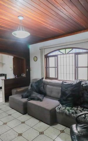 Casa à venda com 250m², 3 quartos e 8 vagas Casa à venda com 250m², 3 quartos e 8 vagasSala de Estar