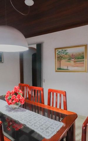 Casa à venda com 250m², 3 quartos e 8 vagas Casa à venda com 250m², 3 quartos e 8 vagasSala de Jantar