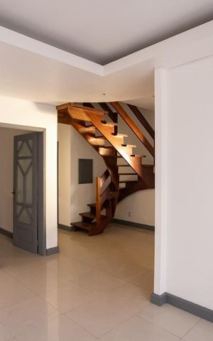 Casa à venda com 135m², 3 quartos e 3 vagasSala