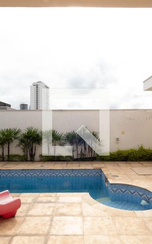 Casa à venda com 378m², 4 quartos e 6 vagas Casa à venda com 378m², 4 quartos e 6 vagasVista da Sala