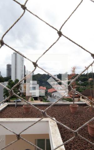 Casa à venda com 378m², 4 quartos e 6 vagas Casa à venda com 378m², 4 quartos e 6 vagasVista da Suíte 2