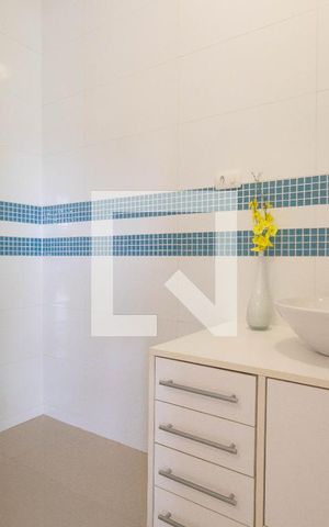Casa à venda com 378m², 4 quartos e 6 vagas Casa à venda com 378m², 4 quartos e 6 vagasBanheiro da Suíte 4