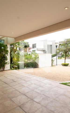 Casa à venda com 378m², 4 quartos e 6 vagas Casa à venda com 378m², 4 quartos e 6 vagasGaragem