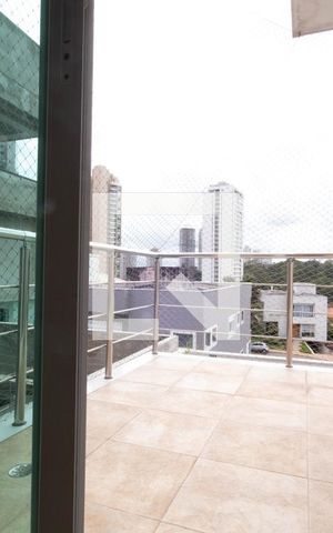 Casa à venda com 378m², 4 quartos e 6 vagas Casa à venda com 378m², 4 quartos e 6 vagasSacada Suíte Master