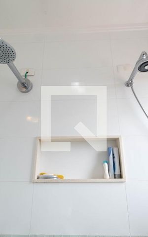 Casa à venda com 378m², 4 quartos e 6 vagas Casa à venda com 378m², 4 quartos e 6 vagasBanheiro da Suíte Master