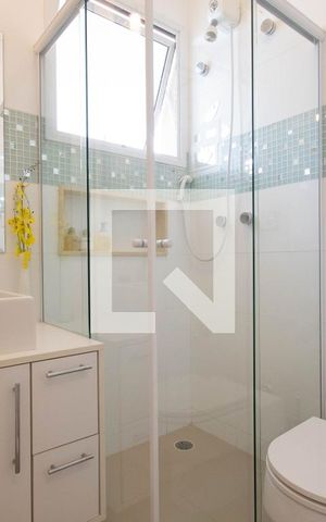 Casa à venda com 378m², 4 quartos e 6 vagas Casa à venda com 378m², 4 quartos e 6 vagasBanheiro da Suíte 2