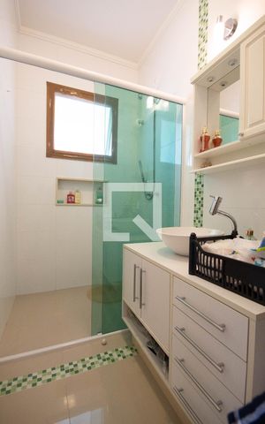 Casa à venda com 378m², 4 quartos e 6 vagas Casa à venda com 378m², 4 quartos e 6 vagasBanheiro da Suíte 3