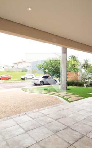 Casa à venda com 378m², 4 quartos e 6 vagas Casa à venda com 378m², 4 quartos e 6 vagasGaragem