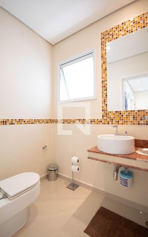 Casa à venda com 378m², 4 quartos e 6 vagas Casa à venda com 378m², 4 quartos e 6 vagasLavabo