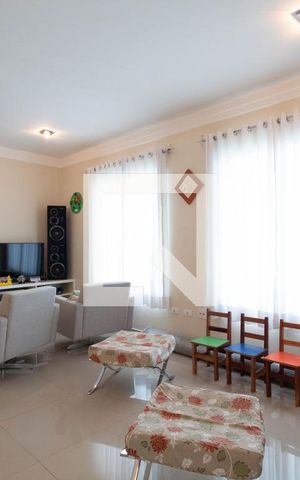 Casa à venda com 378m², 4 quartos e 6 vagas Casa à venda com 378m², 4 quartos e 6 vagasSala de TV