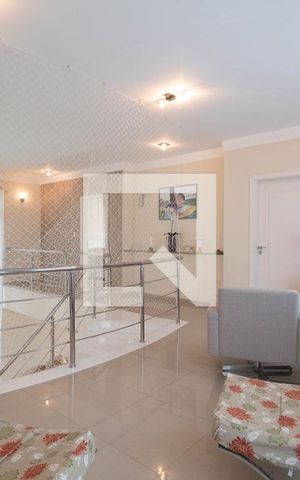 Casa à venda com 378m², 4 quartos e 6 vagas Casa à venda com 378m², 4 quartos e 6 vagasSala de TV